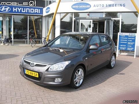 Hyundai i30 月光藍，香檳金，鋼鐵灰 你喜歡哪一個呢？(訂下鋼鐵灰了，謝謝大家的投票）