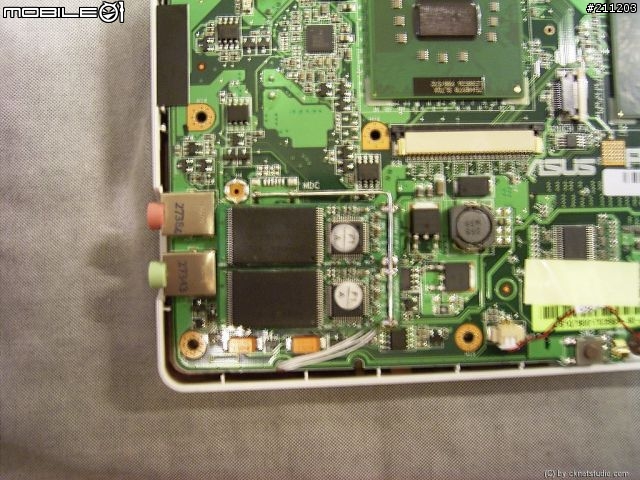 [Eee PC] 2 x 16GB 行動碟 + USB Hub + 藍芽改裝