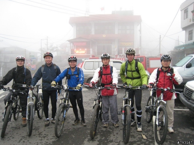 山林越野路線--滑胎樂與扛車樂的結合-- 2.6 度 的巴福越嶺