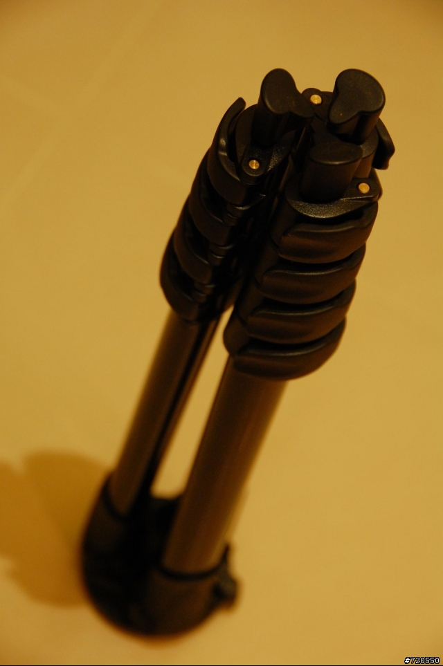 [分享]NT:2200腳架再一發MANFROTTO 785B(2/2收到腳架背袋)