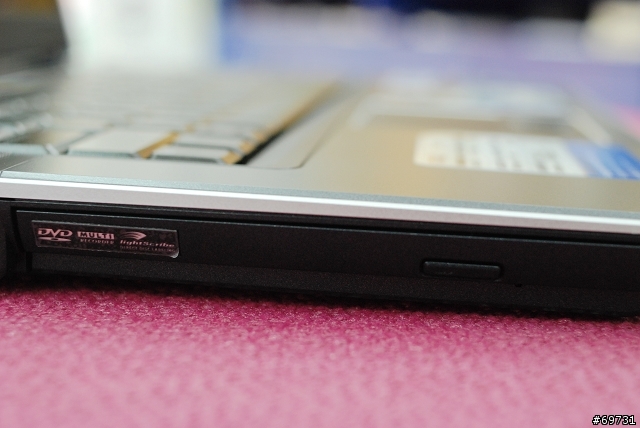[分享]ASUS V1S  - 擴充能力佳的商務機