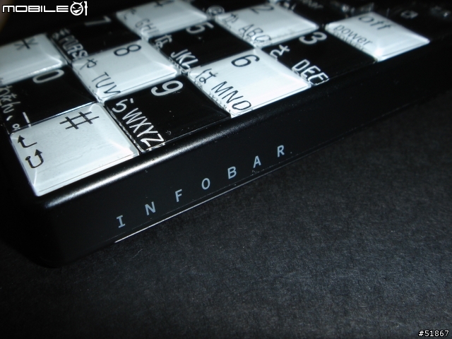 (分享) 深澤直人設計 au Design Project 第1彈 - infobar 手機模型開箱(圖)