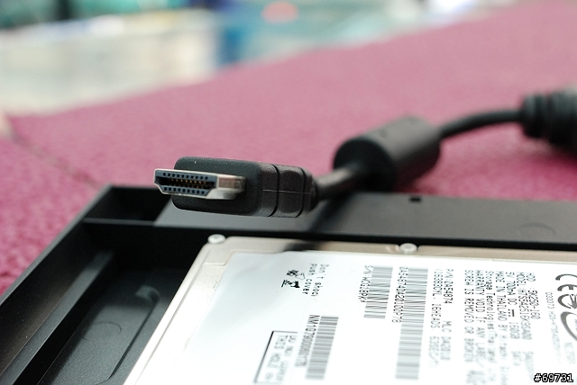 [分享]ASUS V1S  - 擴充能力佳的商務機