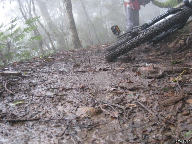 山林越野路線--滑胎樂與扛車樂的結合-- 2.6 度 的巴福越嶺