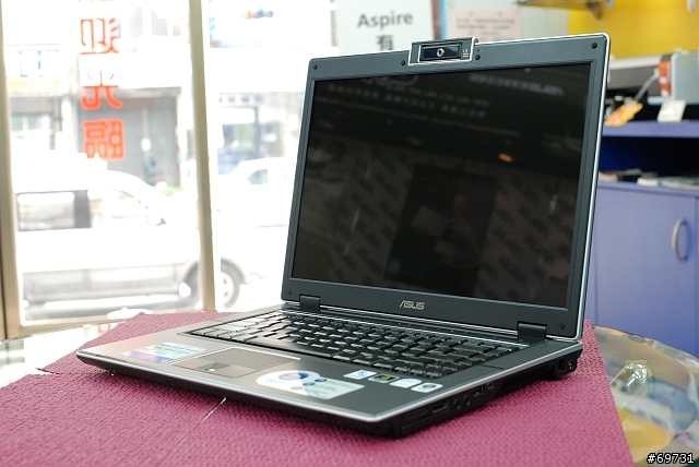 [分享]ASUS V1S  - 擴充能力佳的商務機
