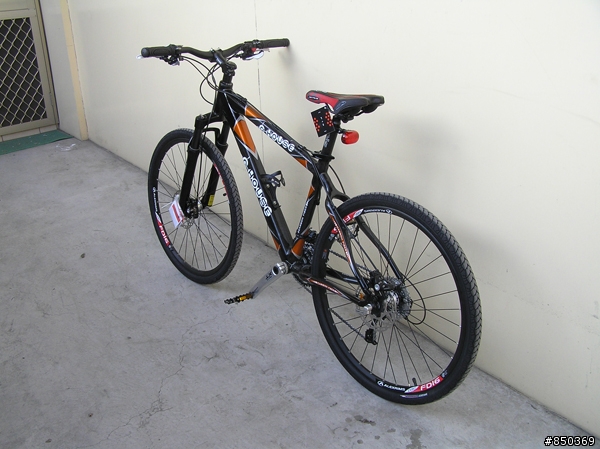 公司自製的全carbon 登山車架