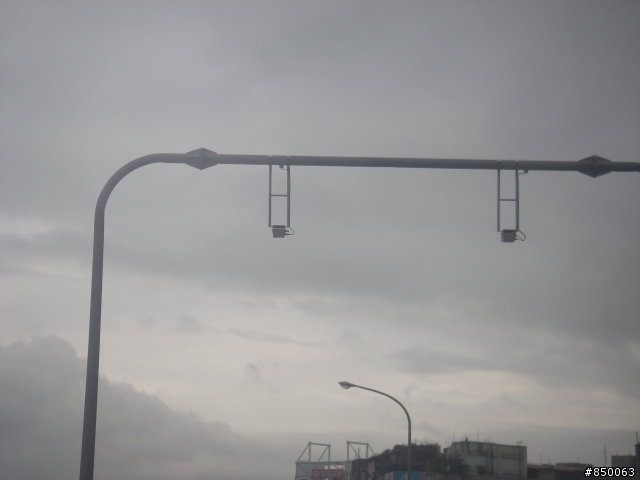 台北市高架道路的上的奇怪設施