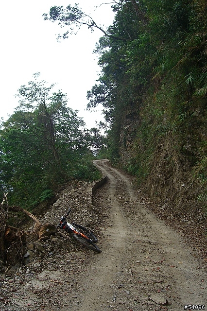 [路線分享]多納林道, 寒流夾雜下雨濃霧之通往林道 21K封閉處!!(37張圖)