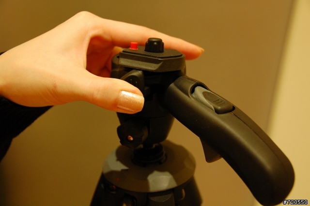 [分享]NT:2200腳架再一發MANFROTTO 785B(2/2收到腳架背袋)