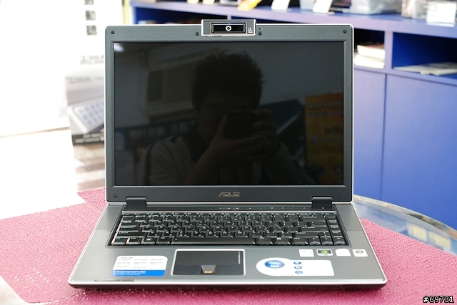 [分享]ASUS V1S  - 擴充能力佳的商務機