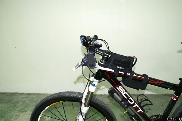 [分享]4款熱門車燈的殘酷舞台+DIY單車用35W超暴力HID插花測試