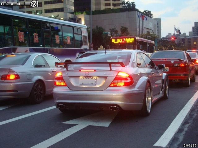 車展會場外的CLK AMG