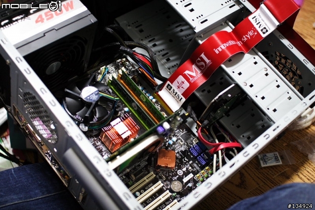 [分享]幫朋友裝的新電腦(E8400、4G、8600GTS)...輕輕鬆鬆的組裝過程...