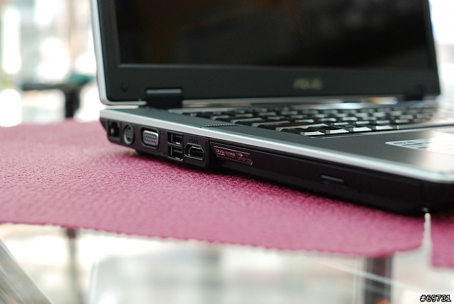 [分享]ASUS V1S  - 擴充能力佳的商務機
