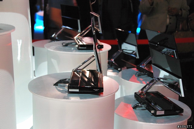 [CES 2008] Sony 大尺寸 OLED 電視，對比度高達一百萬比一