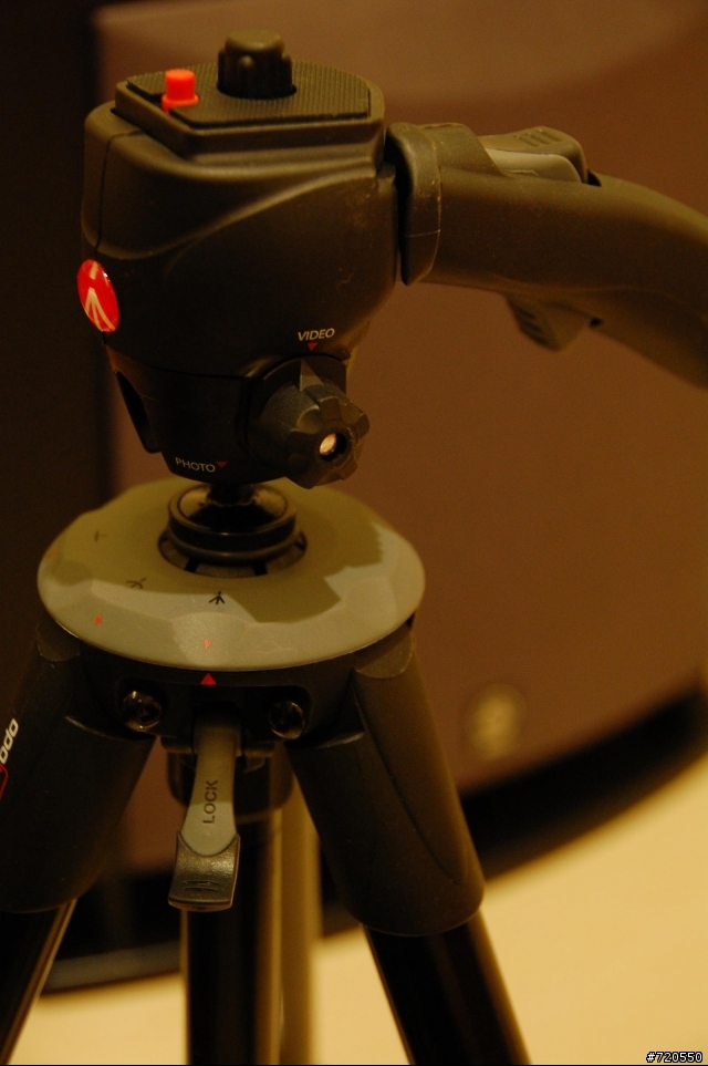 [分享]NT:2200腳架再一發MANFROTTO 785B(2/2收到腳架背袋)