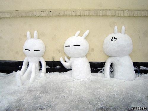 看来大陆也有很多01的网友,特发一组大陆同胞制作的01雪人!