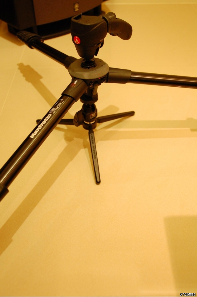 [分享]NT:2200腳架再一發MANFROTTO 785B(2/2收到腳架背袋)