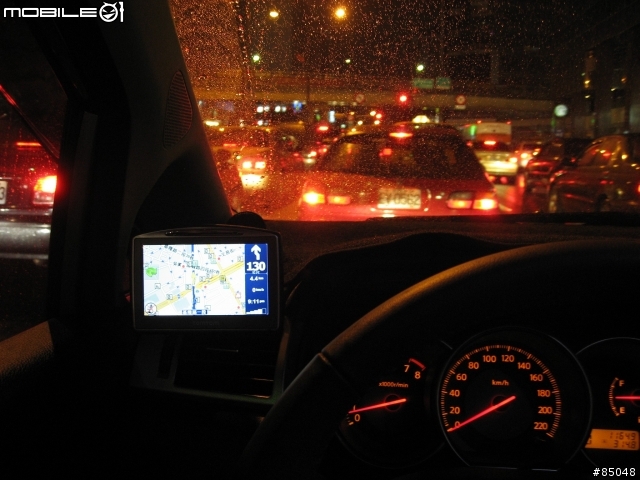 把GO720固定在A柱旁邊(ARKON車架)