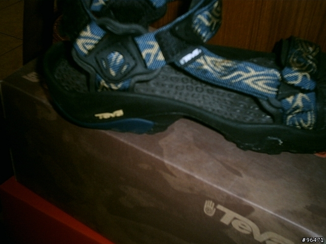 錯失skechers的產物TEVA