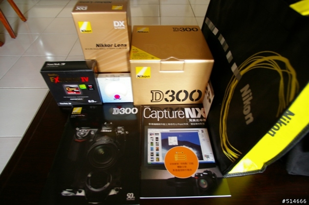 [開箱]我的大王、皇后與移動城堡--D300+17-55+DOMKE 30週年紀念包   1/31新增皇冠一頂~