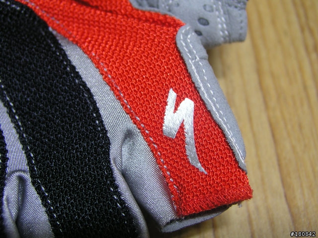 [勸敗]08年Specialized BG手套