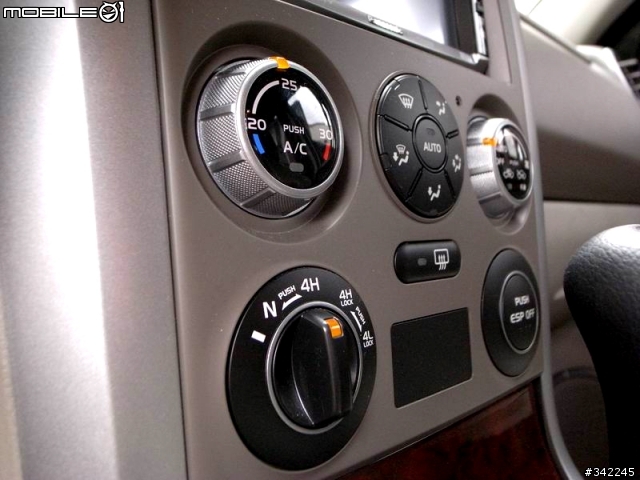 分享 SUZUKI Grand Vitara JP 淺色內裝