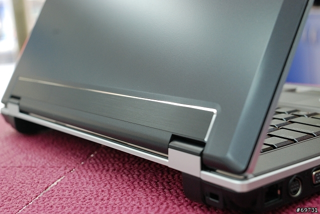 [分享]ASUS V1S  - 擴充能力佳的商務機