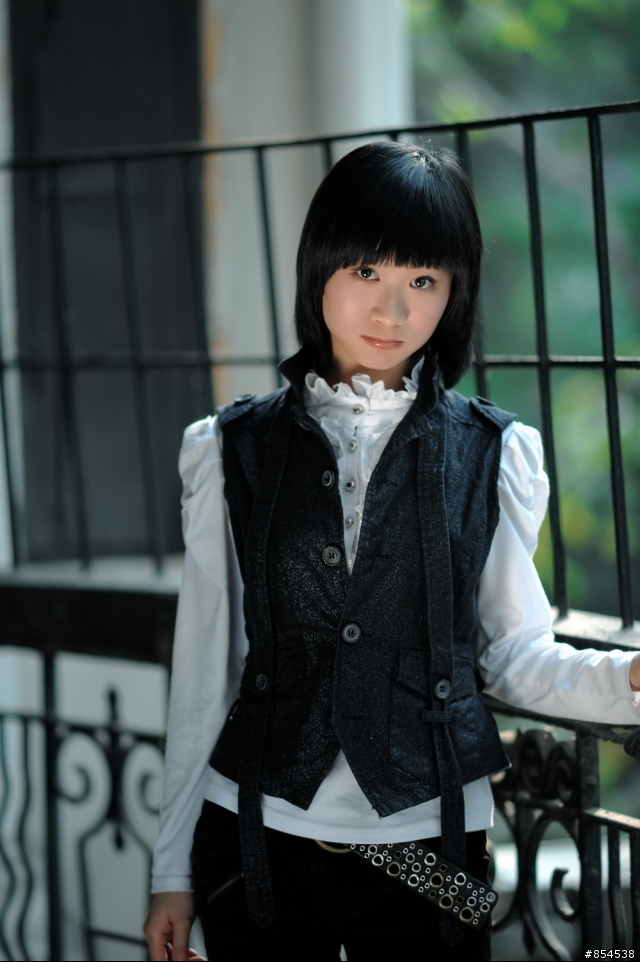 泥坑D3+DC135/F2试镜，全部是最大光圈拍的