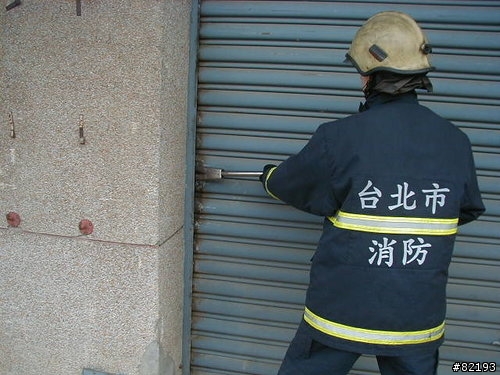 破壞鐵捲門的方法分享