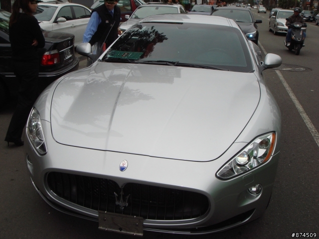 路上巧遇平易近人的Maserati車主