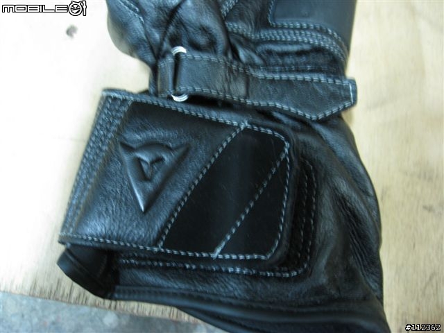[分享]測試DAINESE FAST-B長手套(D-Dry) 和使用心得