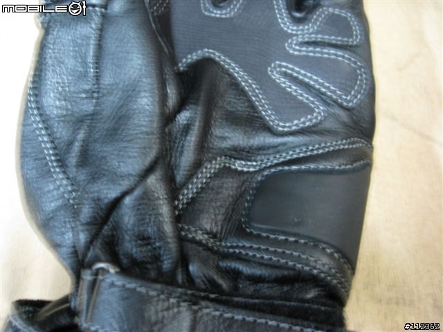 [分享]測試DAINESE FAST-B長手套(D-Dry) 和使用心得
