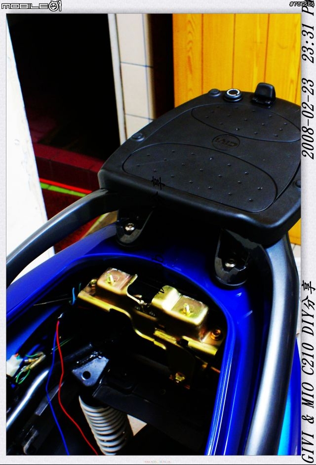 [DIY100211更新RAM車架]分享SYM VS-1 GIVI E33 藍色烤漆 & 可愛的MIO C210簡單 便宜 好用車架 安裝文
