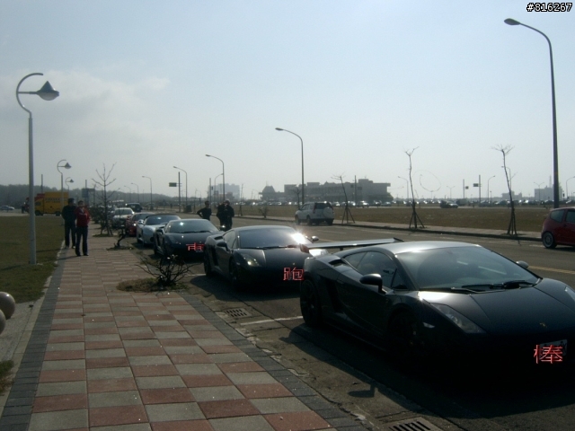 南寮發現小黃  跑車