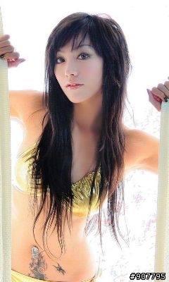 [分享]KU990 240*400美女桌面(可以唬人說這是你的新馬子)