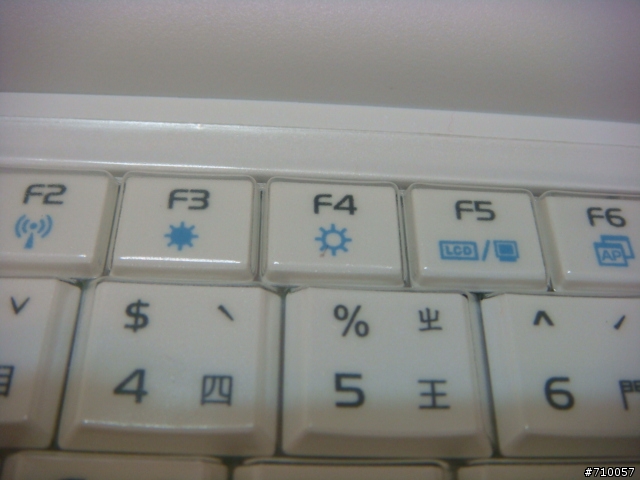 [求救] Eee PC鍵盤按鍵出現不明痕跡....