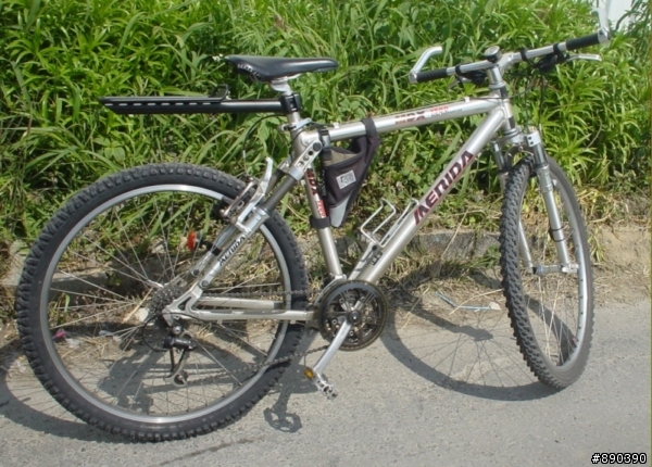 請問這輛車