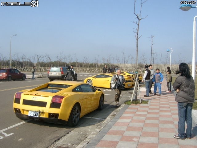 南寮發現小黃  跑車