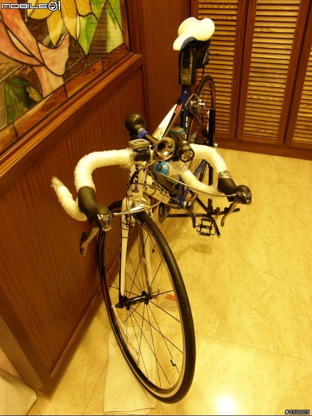 [分享] CP值爆高之變態塗裝跑車 FUJI Roubaix RC-11