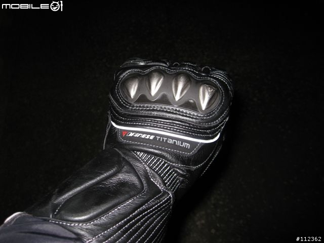 [分享]測試DAINESE FAST-B長手套(D-Dry) 和使用心得