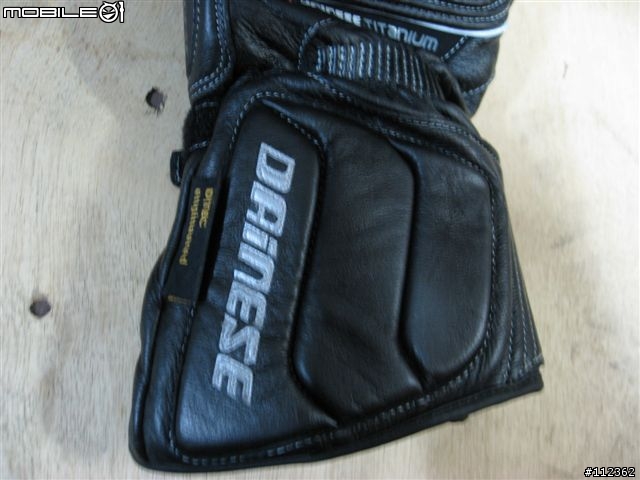 [分享]測試DAINESE FAST-B長手套(D-Dry) 和使用心得