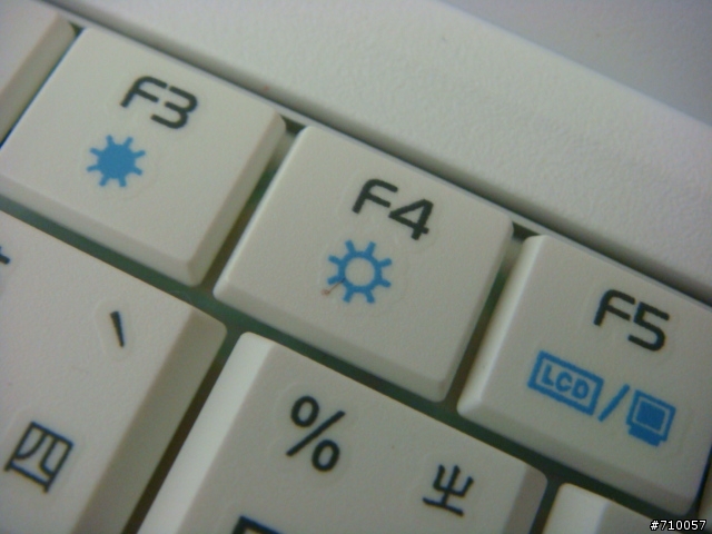 [求救] Eee PC鍵盤按鍵出現不明痕跡....