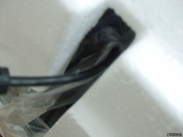 [分享]簡單的開箱之BenQ G2400W 24吋寬螢幕液晶顯示器