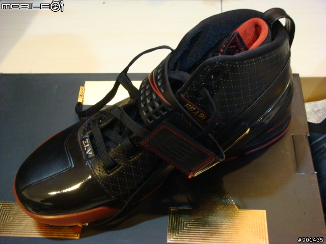 不專業開箱文 LEBRON JAMES 5代 黑紅配色