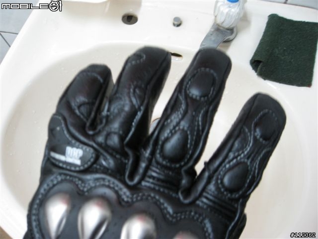 [分享]測試DAINESE FAST-B長手套(D-Dry) 和使用心得