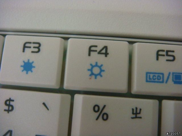 [求救] Eee PC鍵盤按鍵出現不明痕跡....
