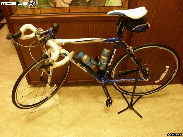 [分享] CP值爆高之變態塗裝跑車 FUJI Roubaix RC-11
