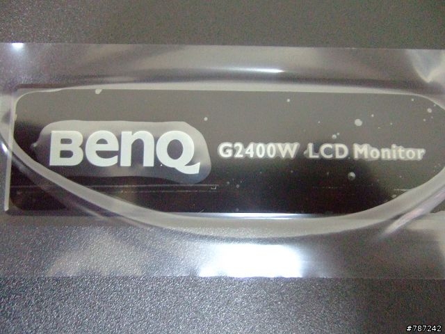 [分享]簡單的開箱之BenQ G2400W 24吋寬螢幕液晶顯示器