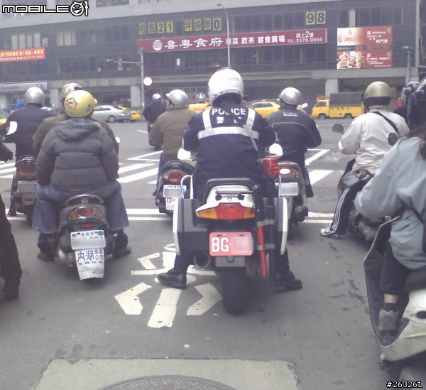 【傻眼文】「嗶嗶~駕照、行照~謝謝!」